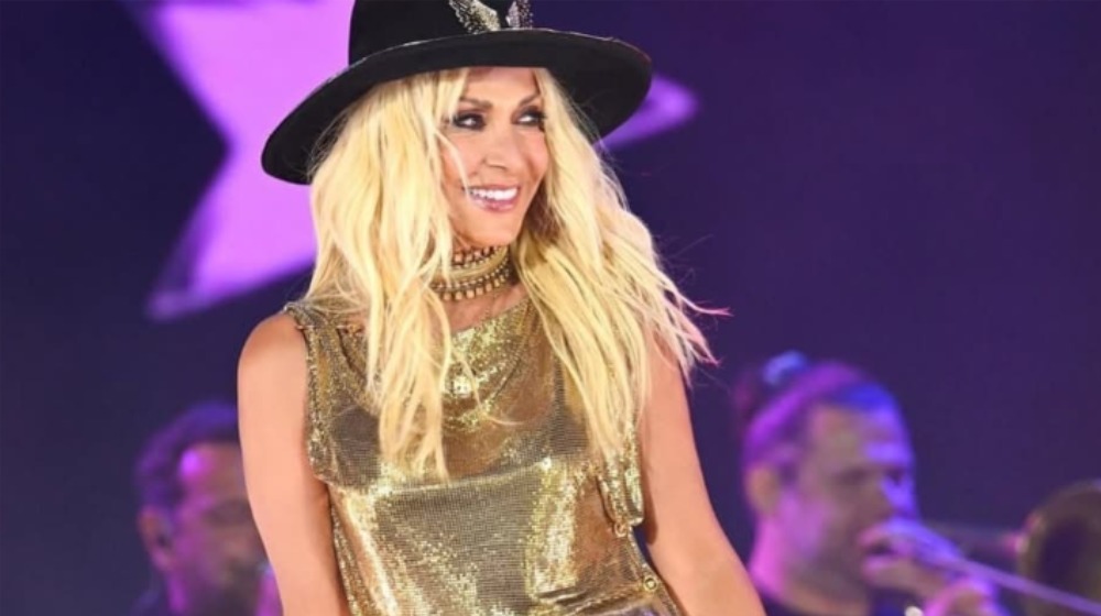 Άννα Βίσση: Κάνει ζέσταμα στο μπάνιο της τραγουδώντας "Σε περίπτωση που" [βίντεο]